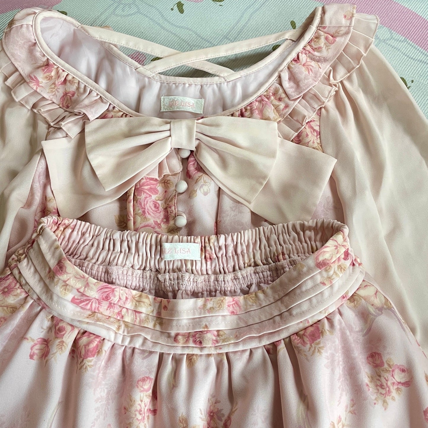 Liz Lisa pink floral blouse & skirt set with a detachable bow 5