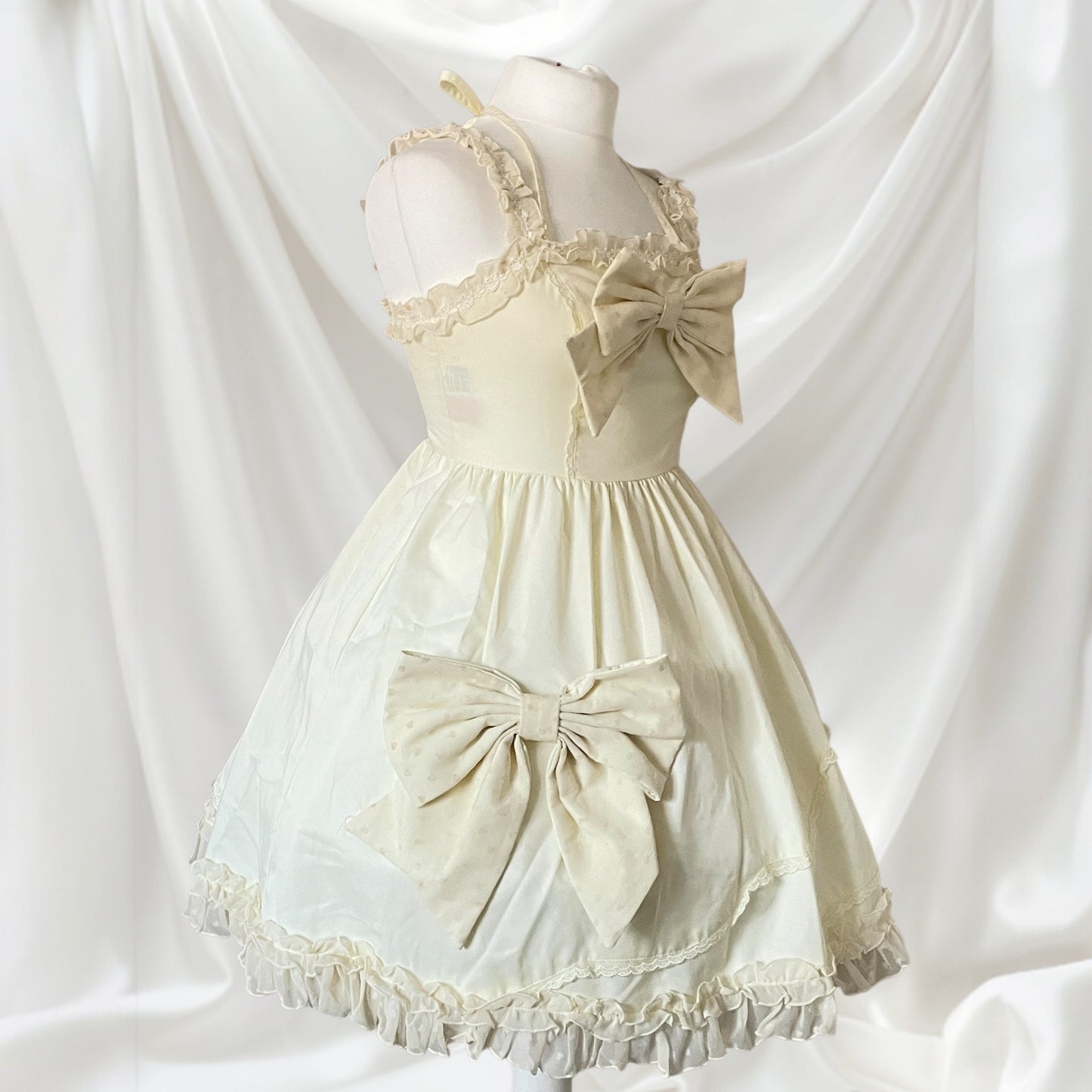 Bodyline sweet lolita cream dress with oversized bow embellishments 3