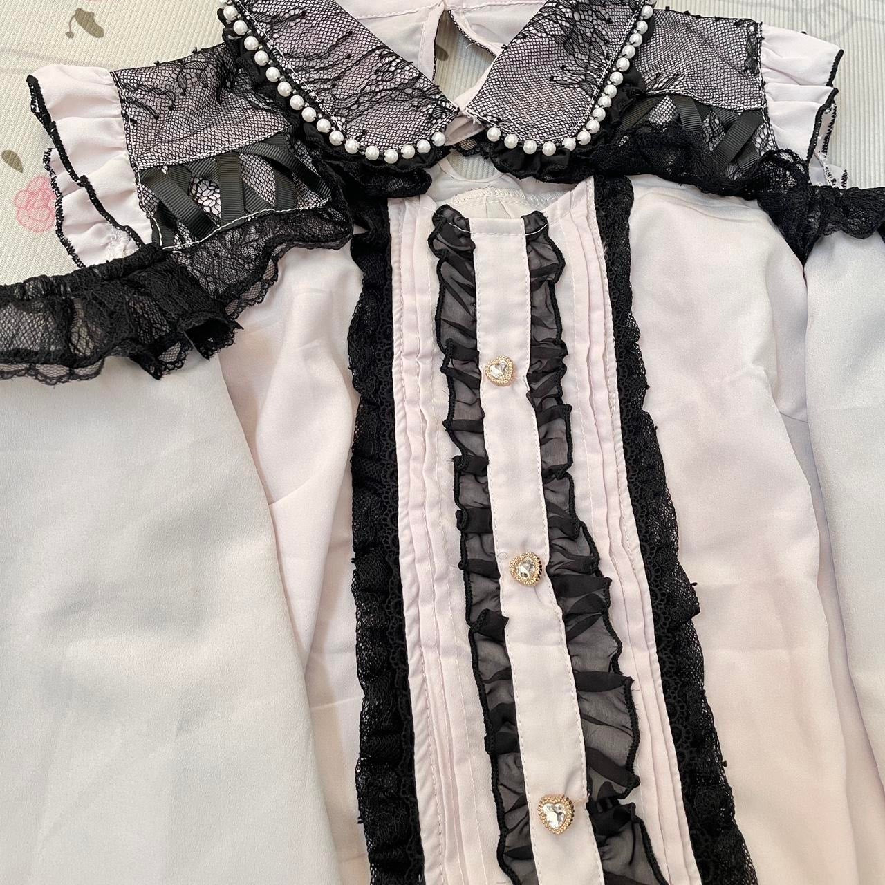 Liz Lisa cold-shoulder pearl lace blouse with heart buttons4