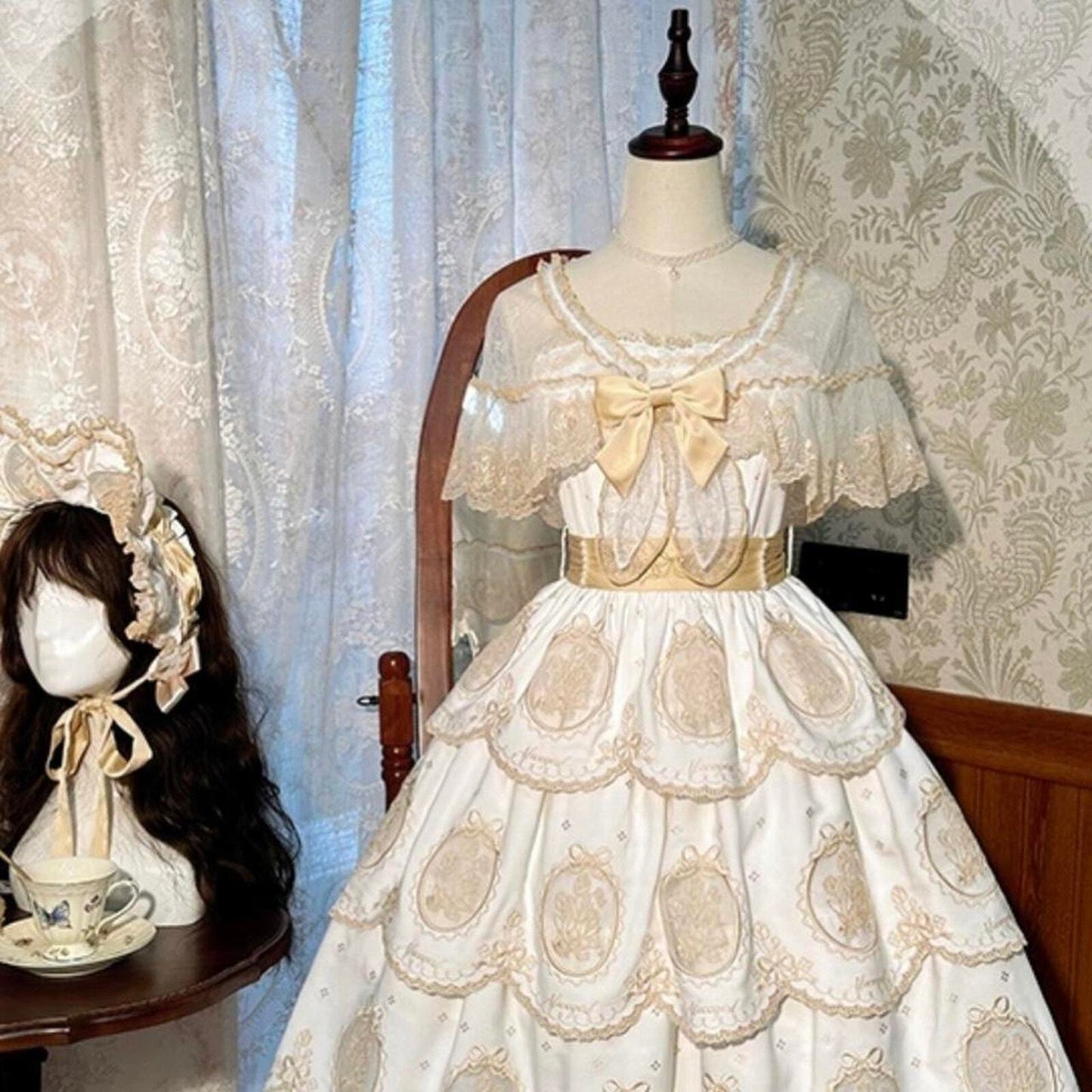Lace capelet with satin bow lolita style1