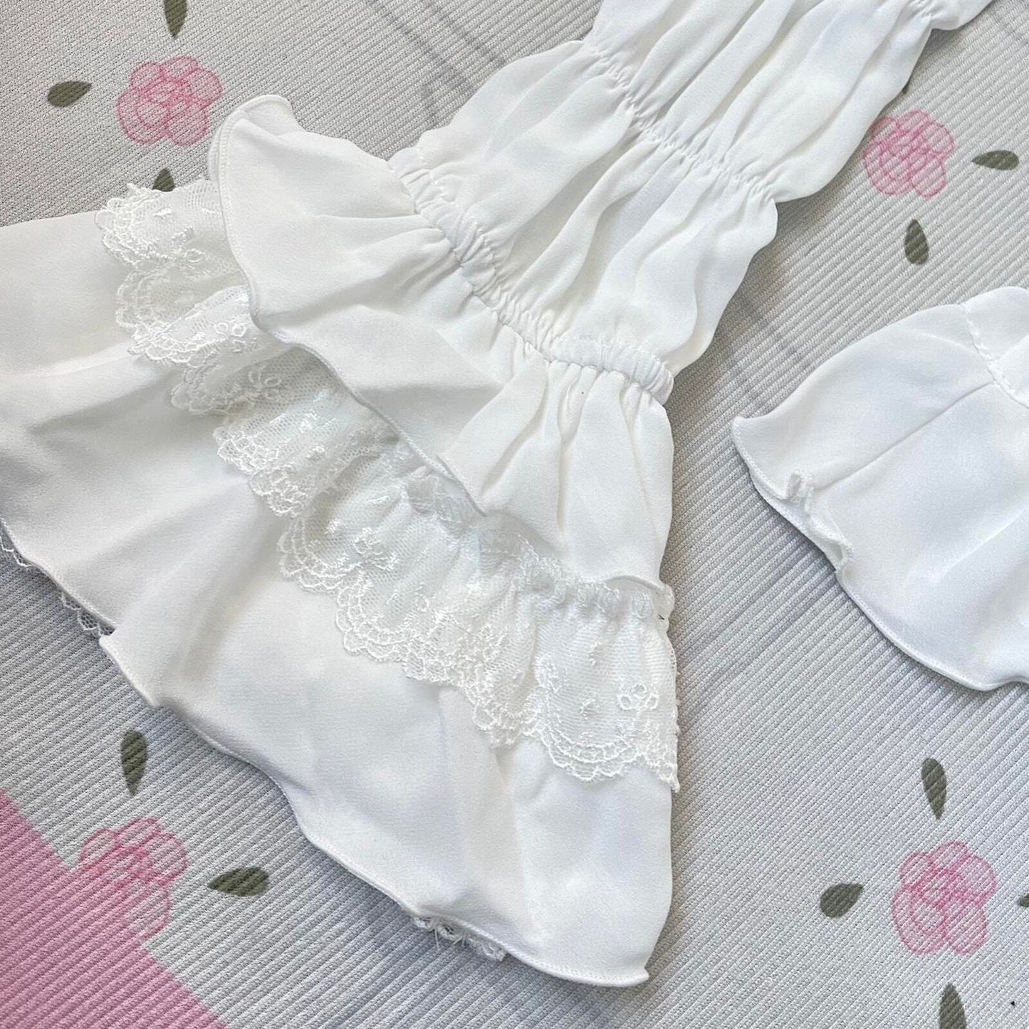 Bodyline shirring white blouse with long flared sleeves 2