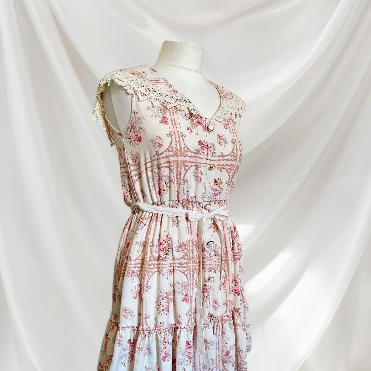 Liz Lisa floral button-down sleeveless dress with lace collar kawaii 3