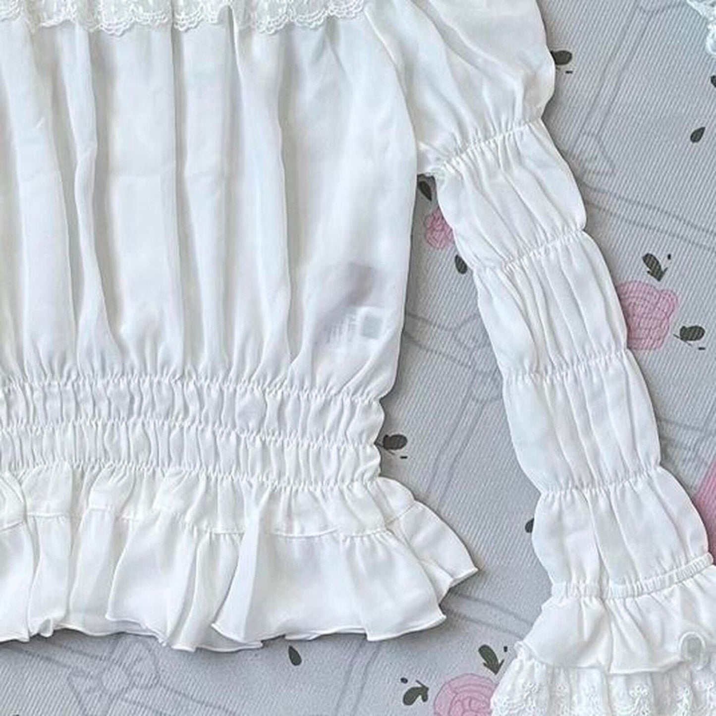 Bodyline shirring white blouse with long flared sleeves 3