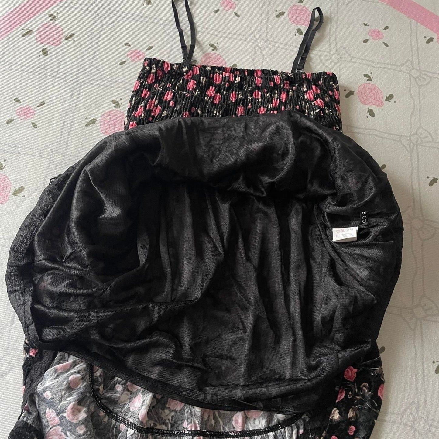 Vintage black rose print smocked cami dress with tiered skirt from japan5