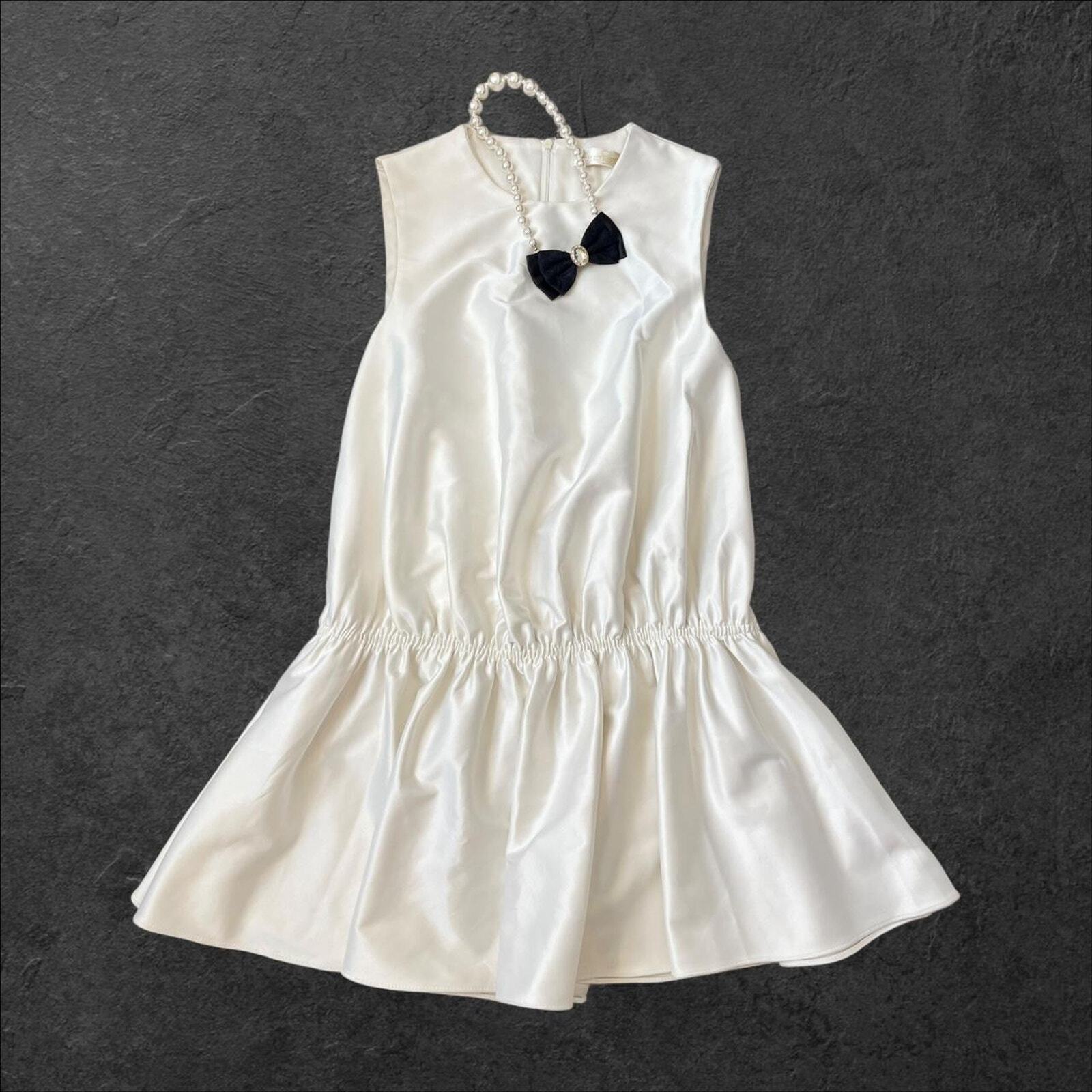Elegant sleeveless dress with included necklace UK 8/10, S/M0