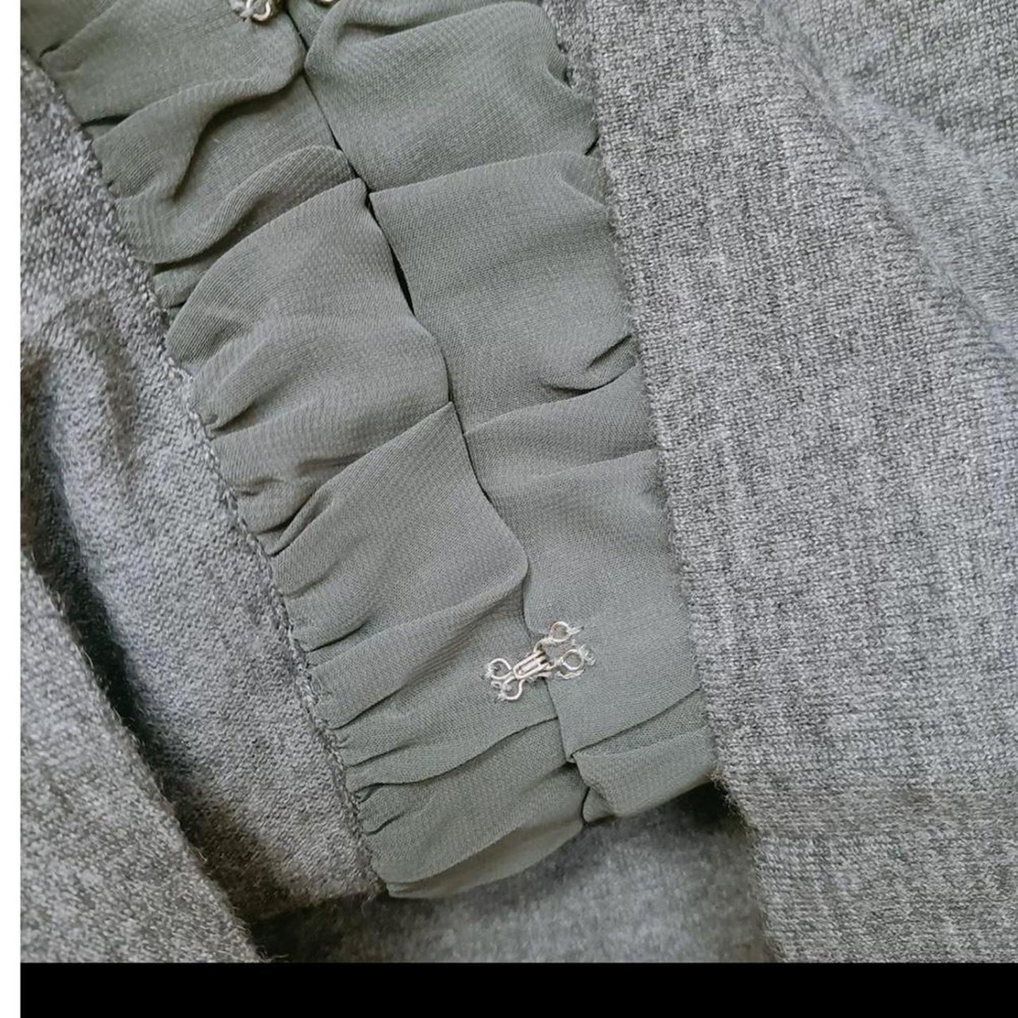 Y2k Japanese vintage grey knit cardigan with ruffled trim3