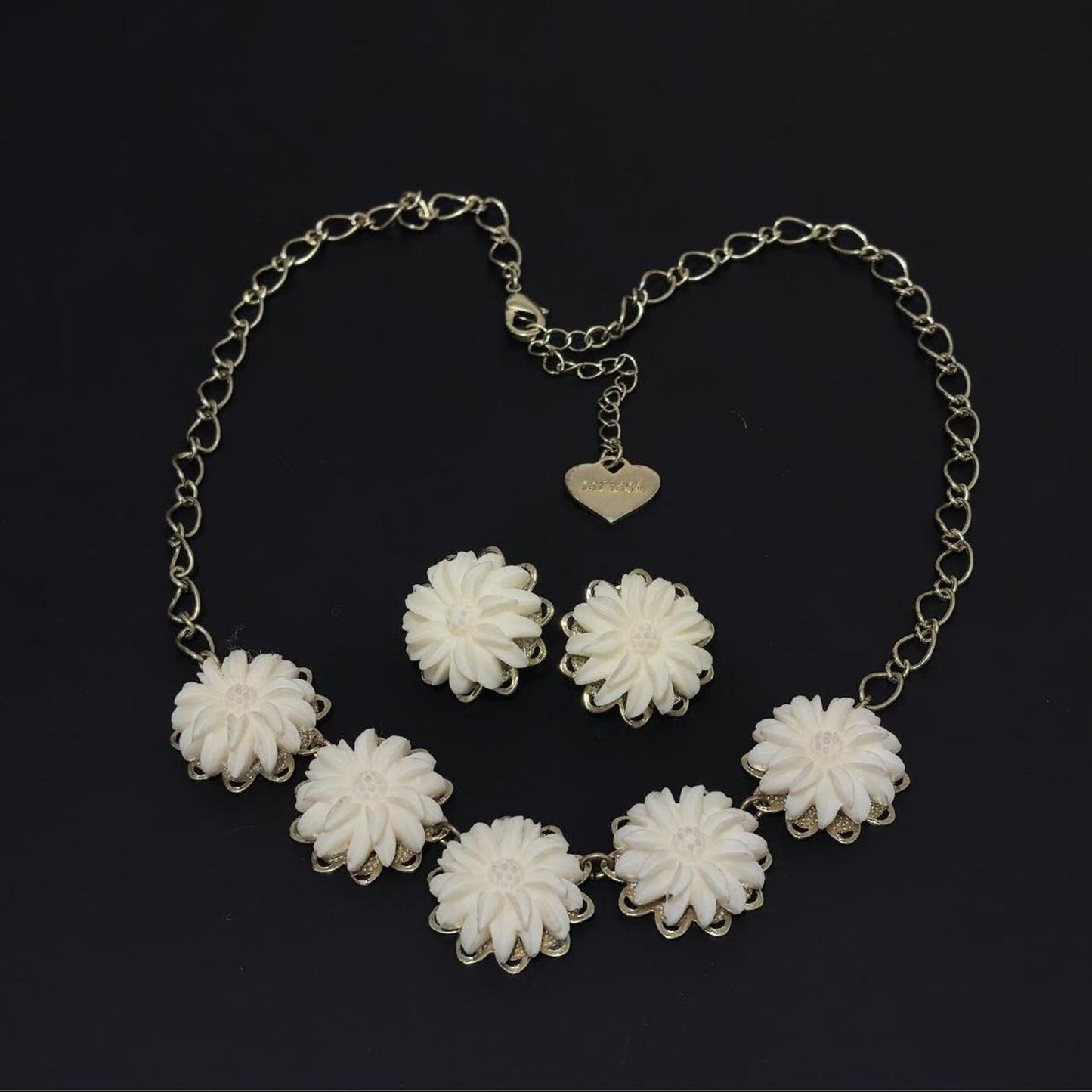 Vintage Liz Lisa ivory floral necklace and earrings set0