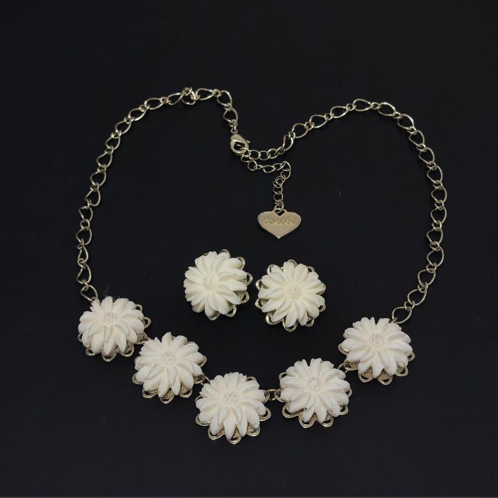 Vintage Liz Lisa ivory floral necklace and earrings set0