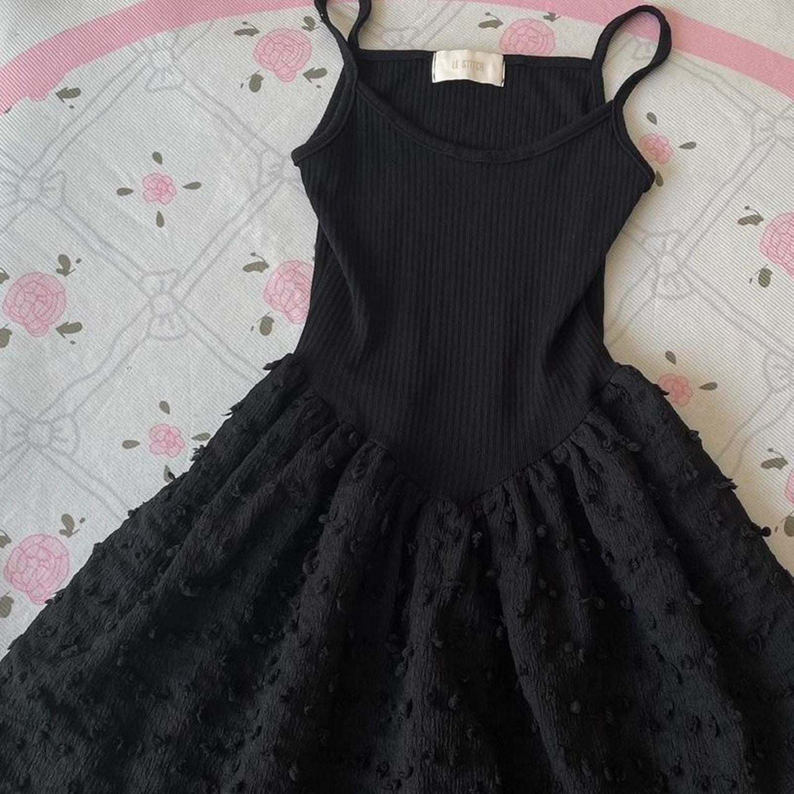 Korean vintage black tiered dress with textured lace skirt5