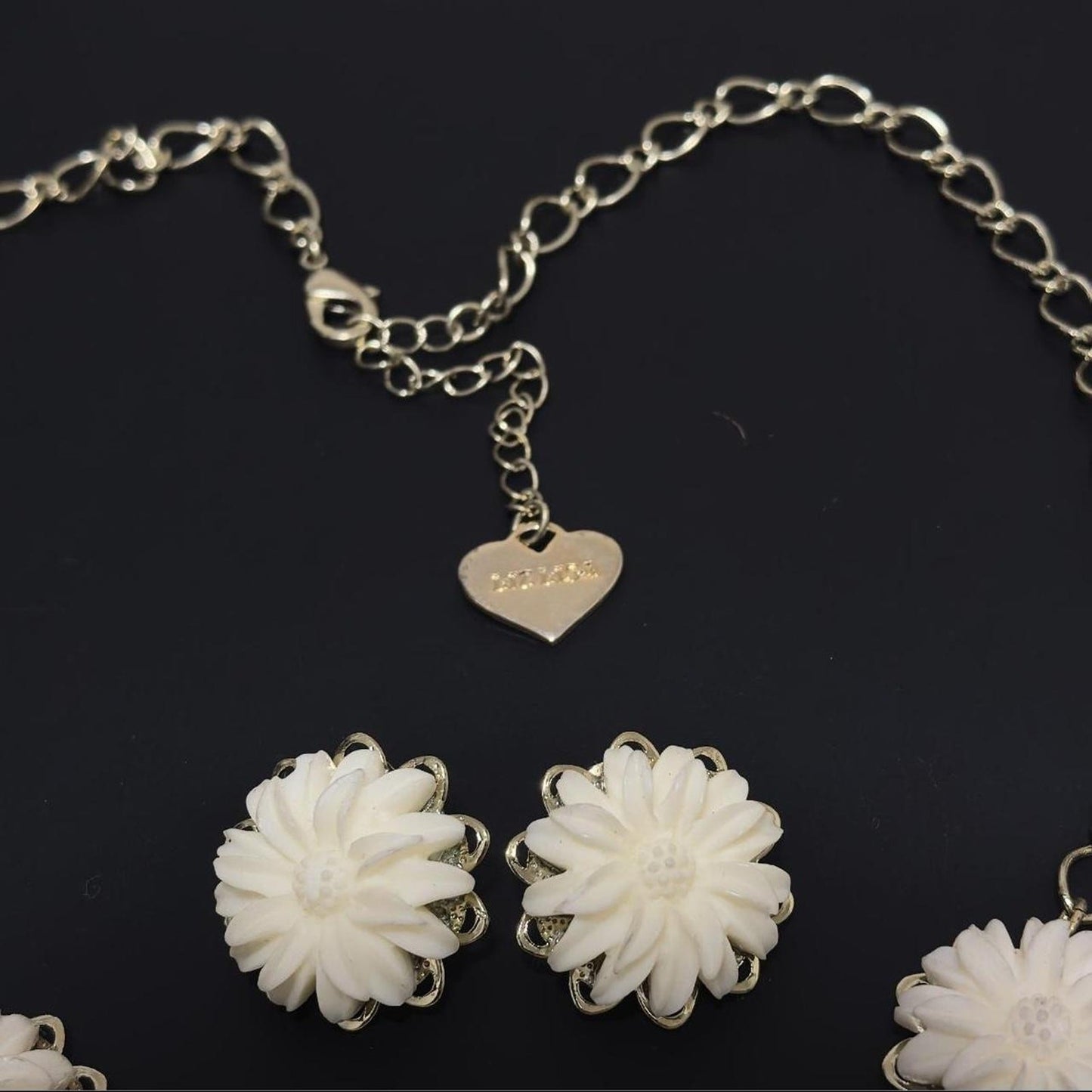 Vintage Liz Lisa ivory floral necklace and earrings set1