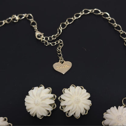 Vintage Liz Lisa ivory floral necklace and earrings set1