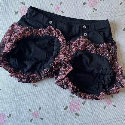 Vintage pink and black paisley print shorts with elastic waistband2