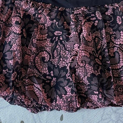 Vintage pink and black paisley print shorts with elastic waistband4