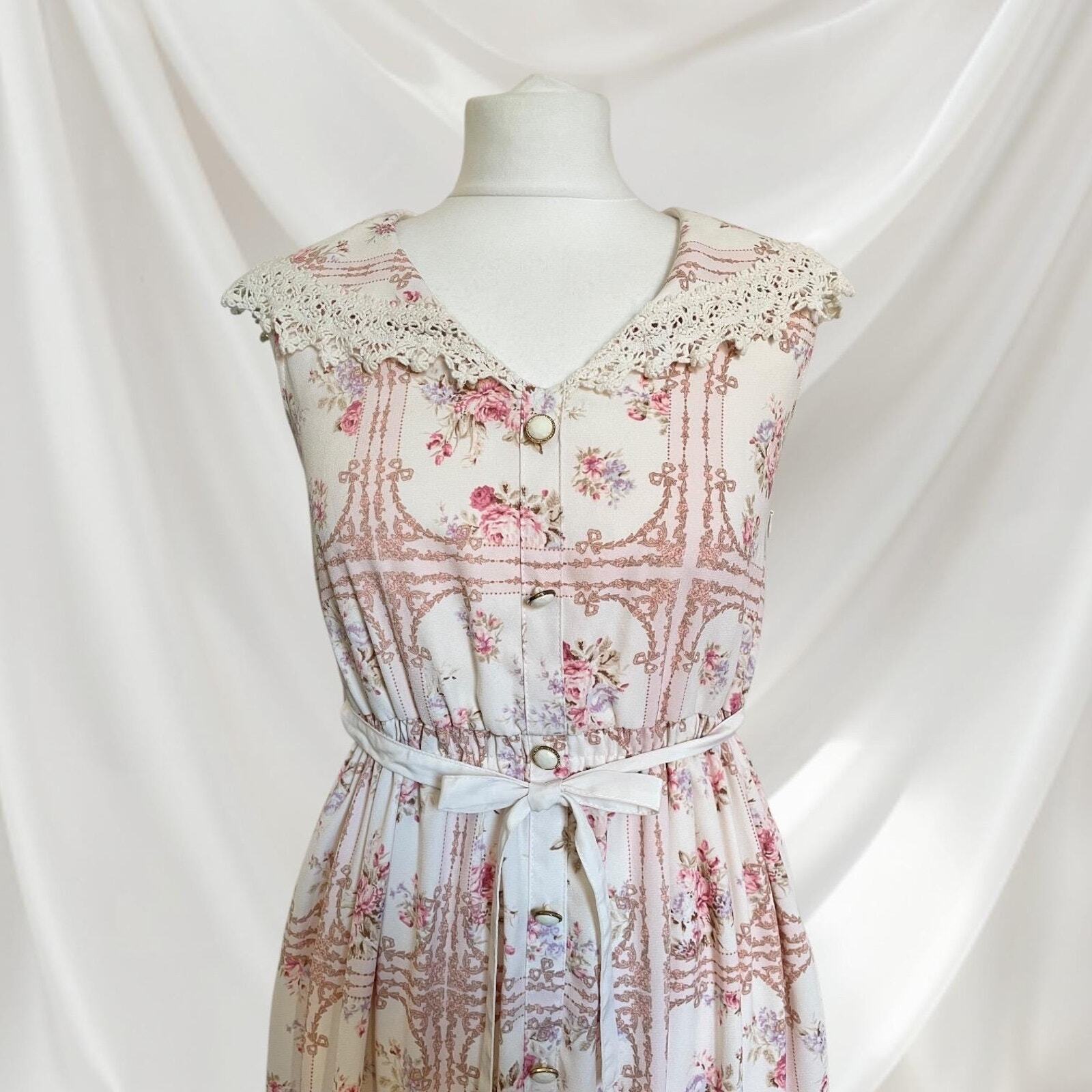 Liz Lisa floral button-down sleeveless dress with lace collar kawaii 2