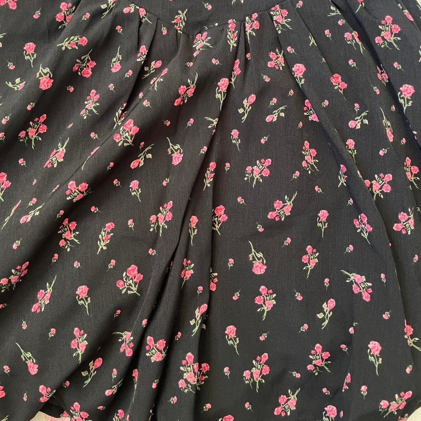 Vintage Japanese floral dress with tiered skirt and natural puff3