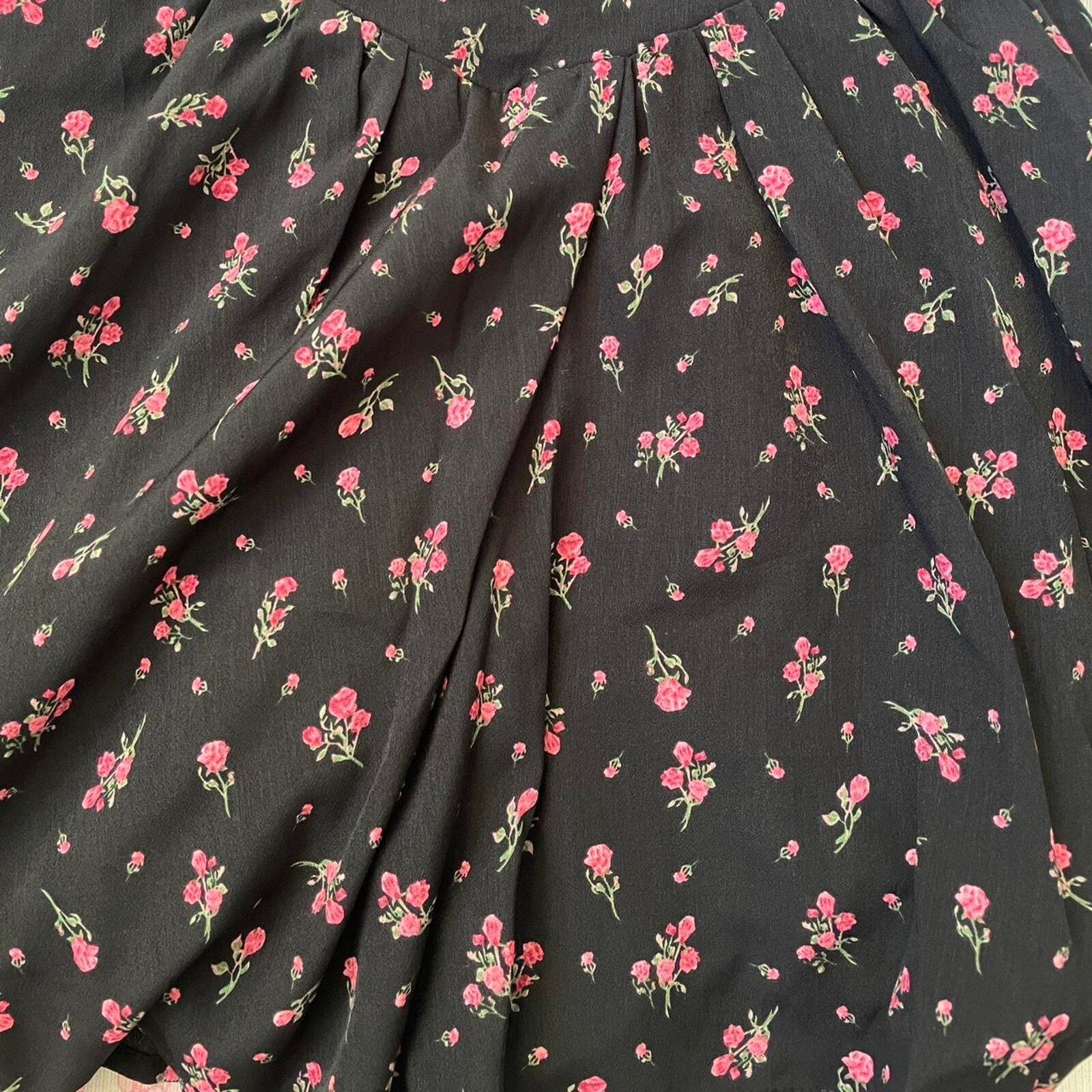 Vintage Japanese floral dress with tiered skirt and natural puff3