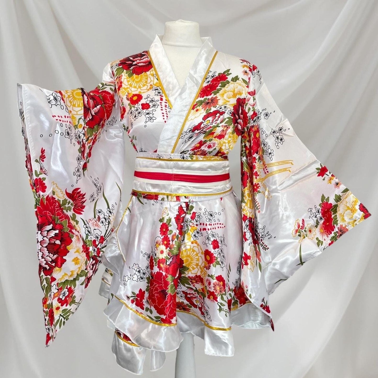 Japanese floral kimono Halloween costume with white socks and holding fan  Cos 3