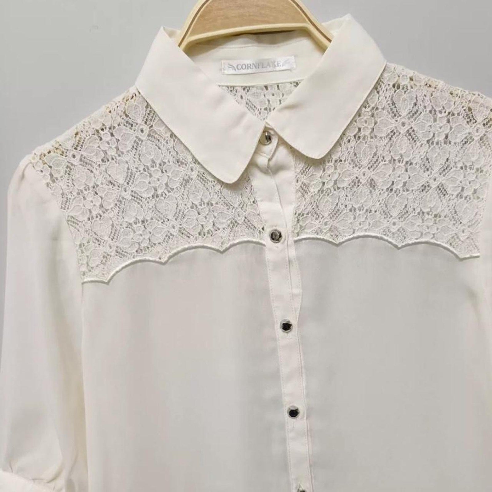 Japanese vintage blouse with lace panel and scallop detail1