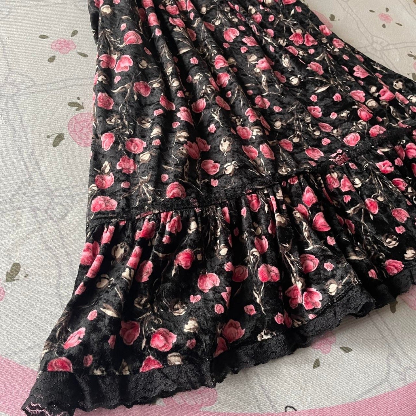 Vintage black rose print smocked cami dress with tiered skirt from japan3