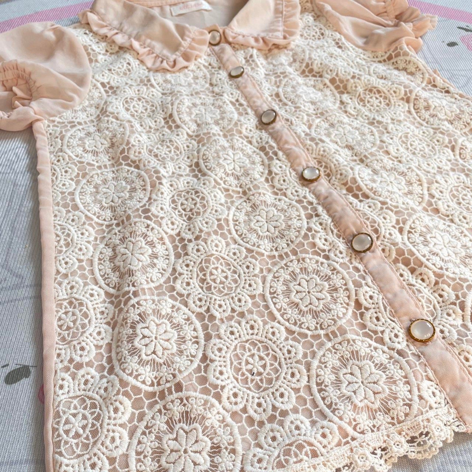 Liz Lisa lace overlay puff sleeve blouse – kawaii gyaru top3