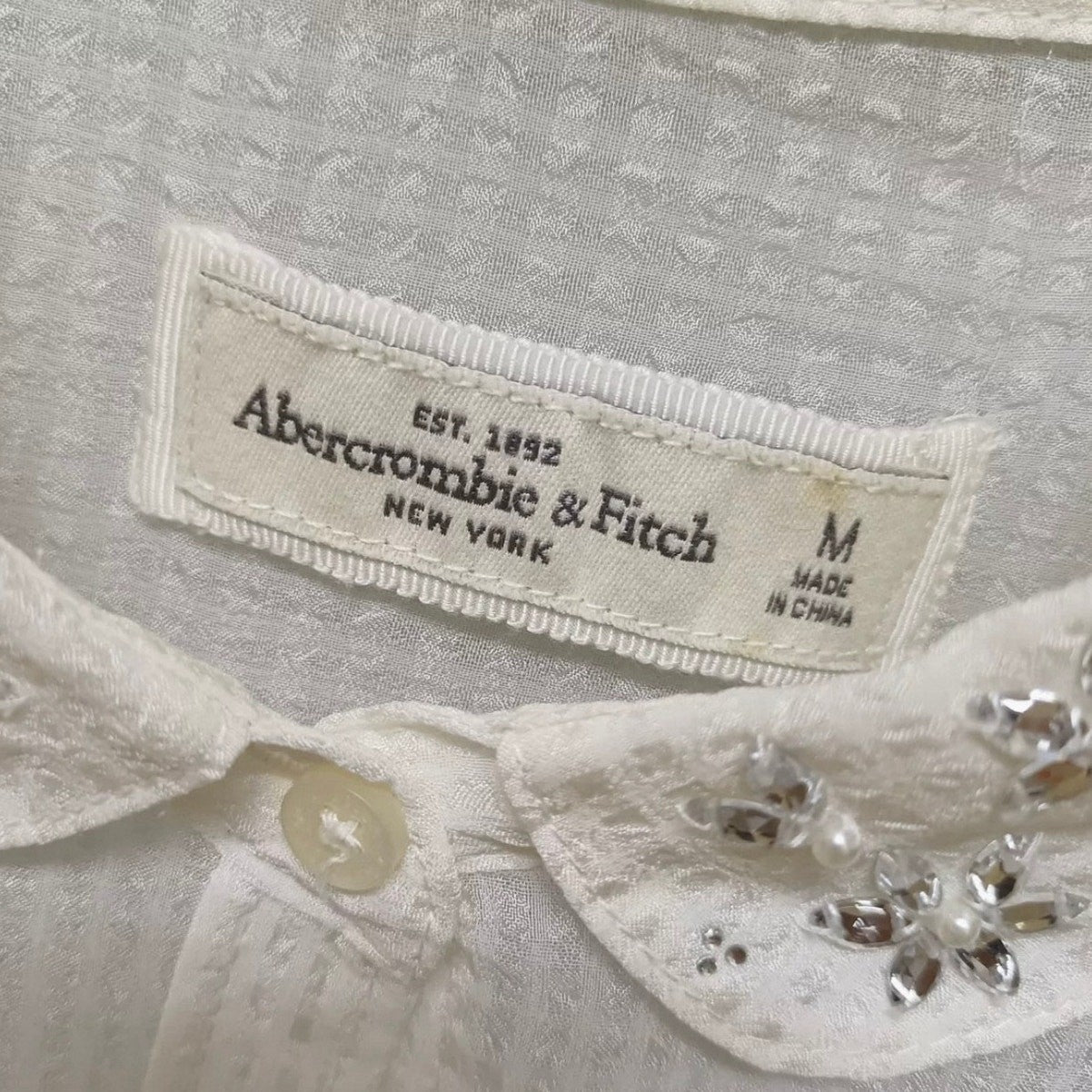 Japanese Vintage Sheer Blouse – Embroidered Collar, Soft & Lightweight1