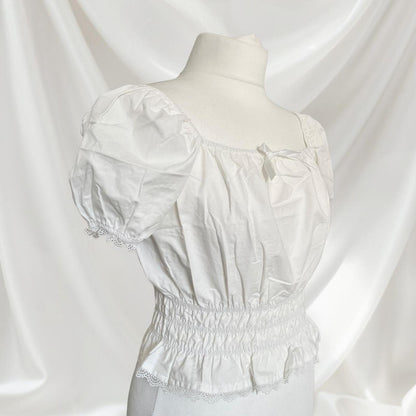 White blouse with puffy sleeves and lace detailing1