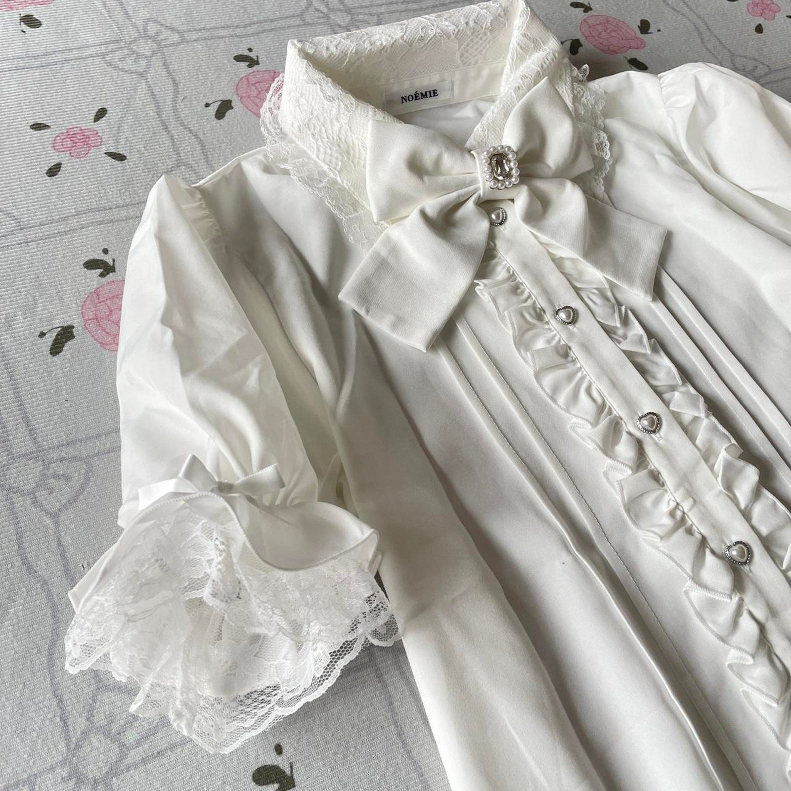 Japanese brand Noemie white lace ruffle blouse with detachable bow2