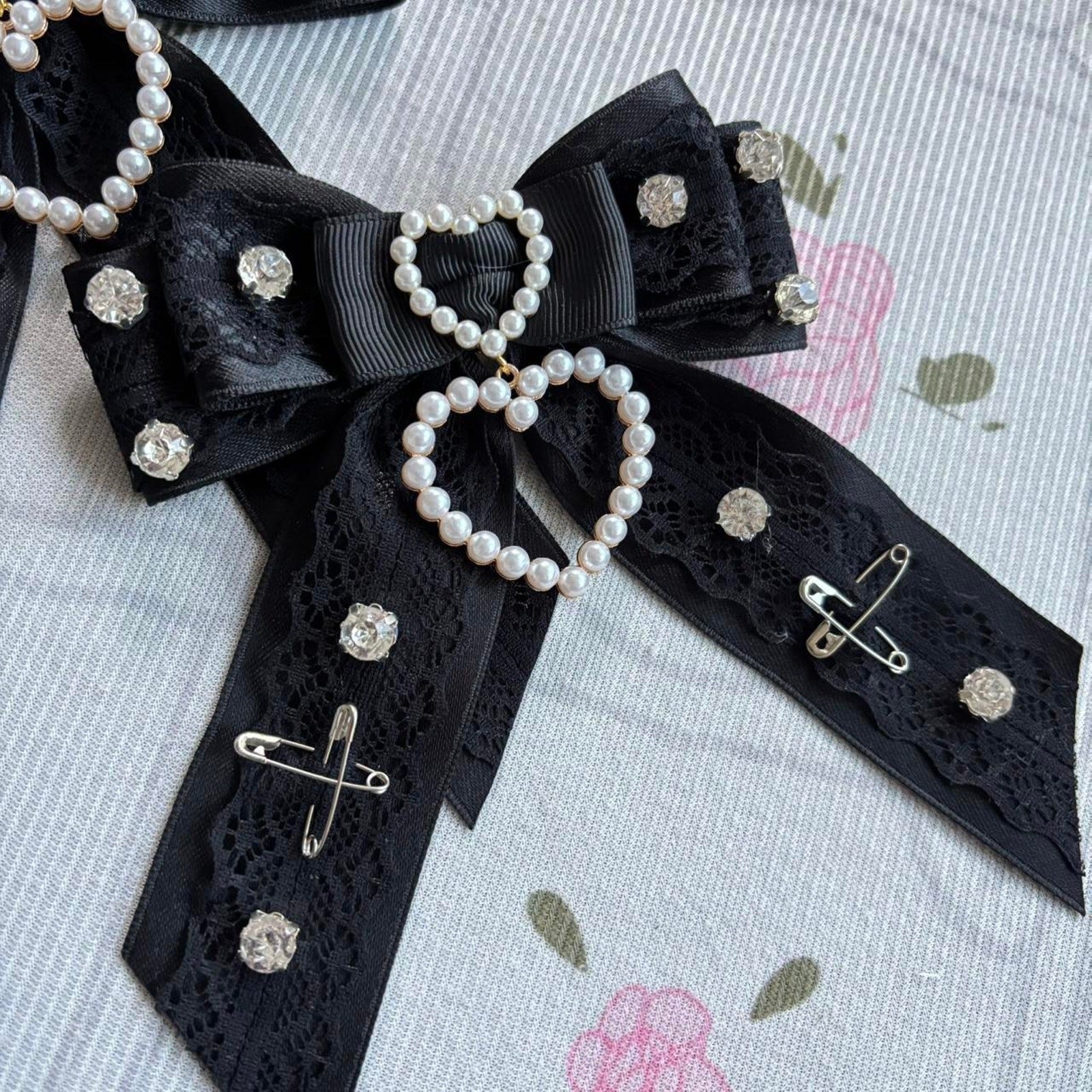 Pearl Heart Rhinestone Hair Bow Clips Set – Gothic Lolita / Elegant Kei bow2