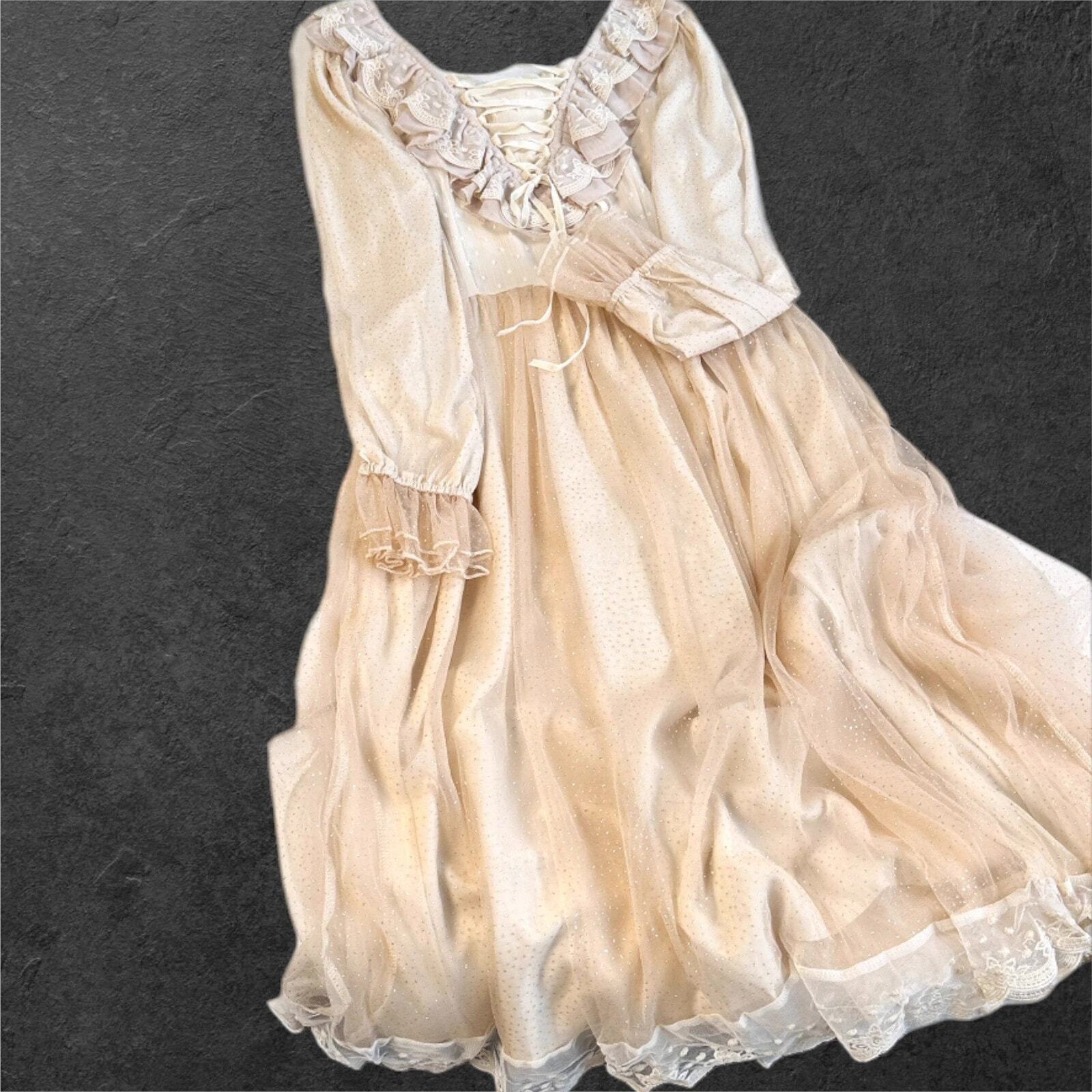 Vintage-inspired midi dress with a lace-up detail with ruffles and a lace belt 4