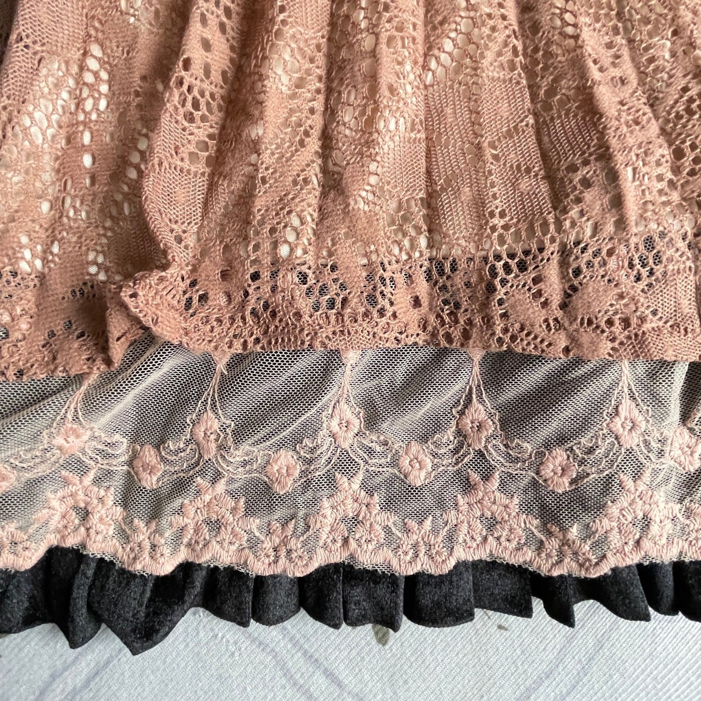 Axes Femme Layered Lace Dress – Vintage Rose & Black Contrast5