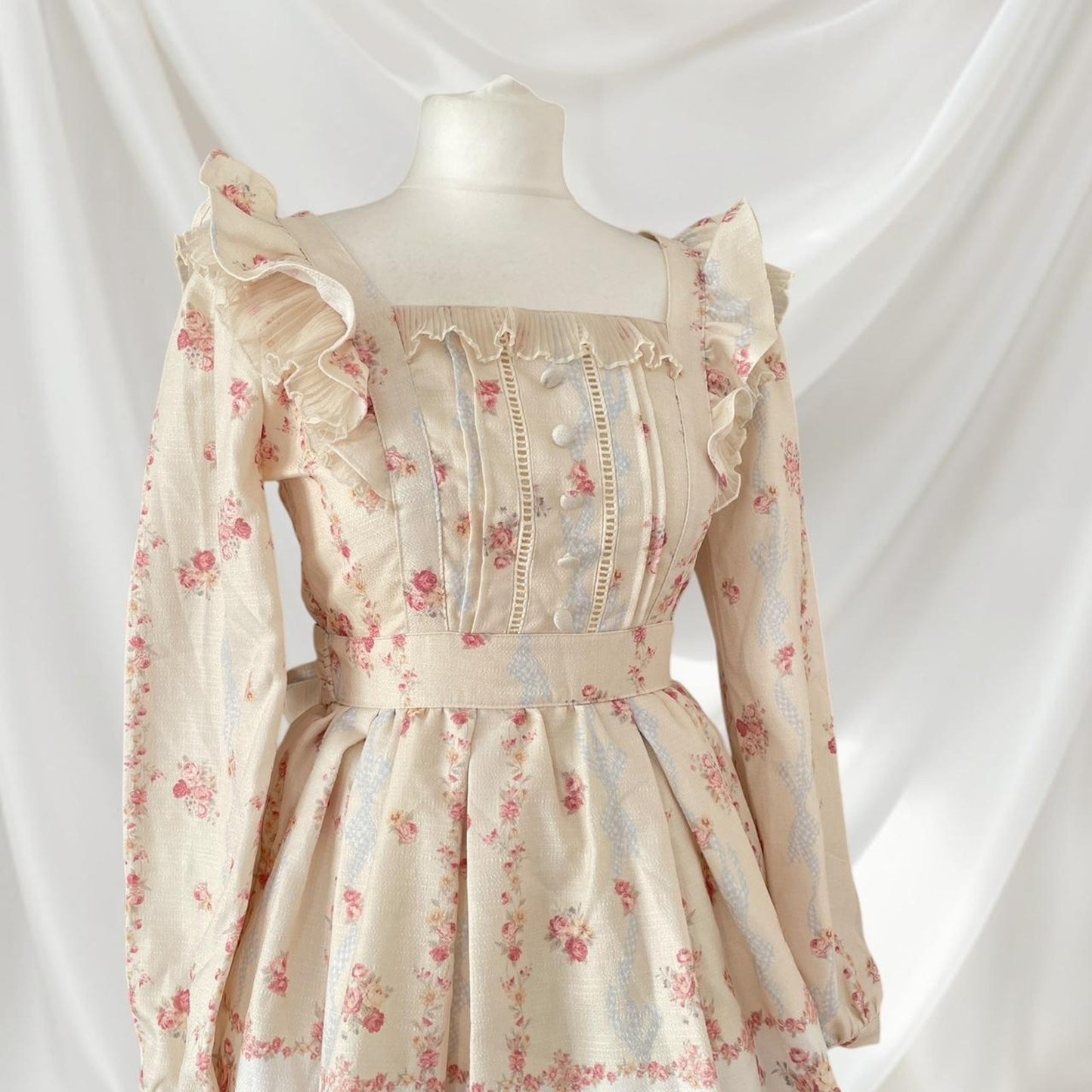 Liz Lisa Vintageinspired floral Lolita dress with bow back 2