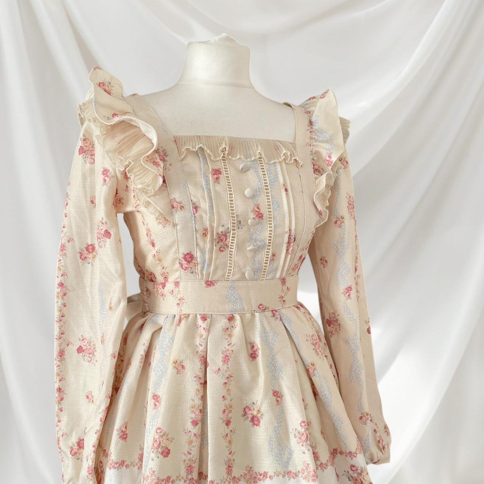 Liz Lisa Vintageinspired floral Lolita dress with bow back 2