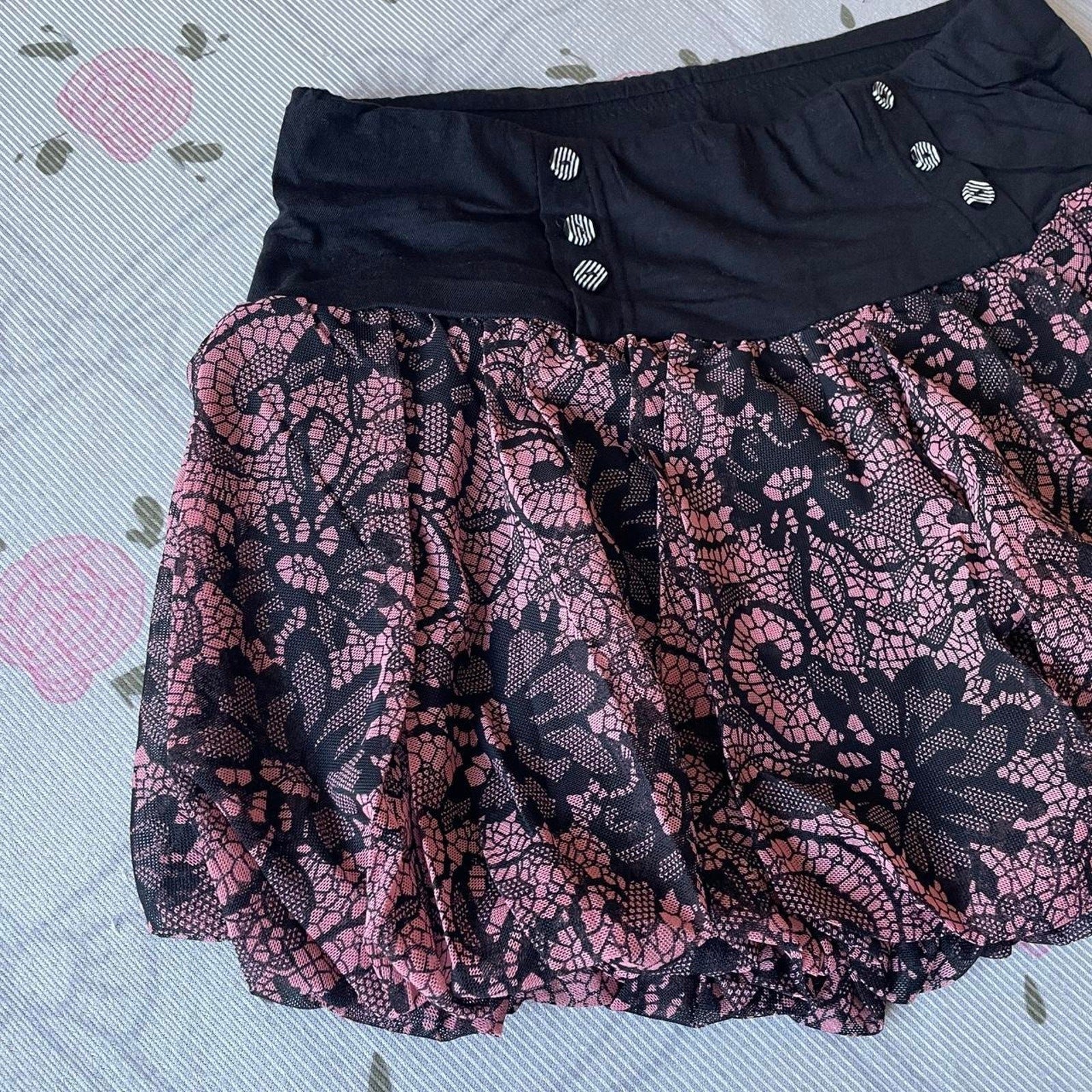 Vintage pink and black paisley print shorts with elastic waistband3