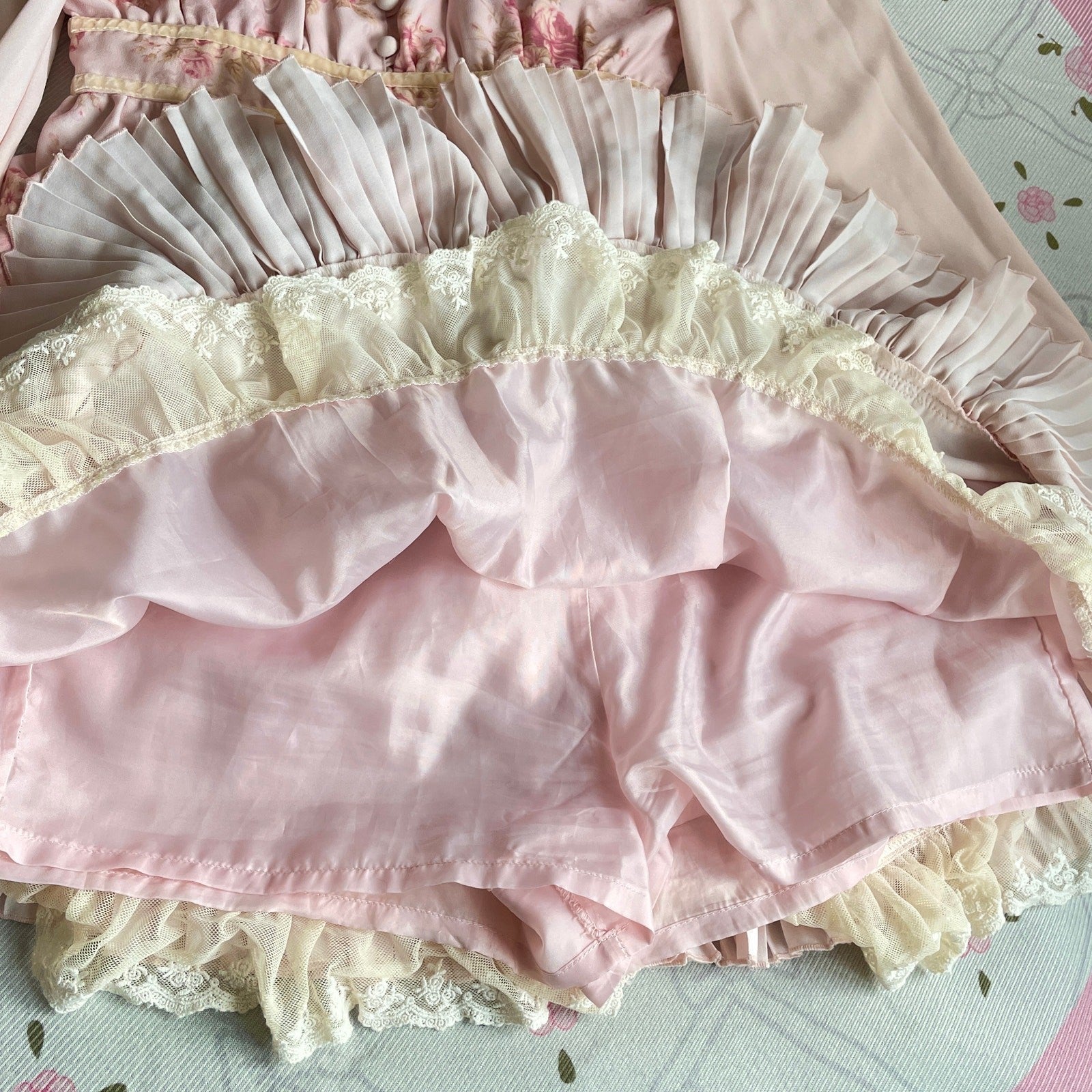 Liz Lisa pink floral blouse & skirt set with a detachable bow 4
