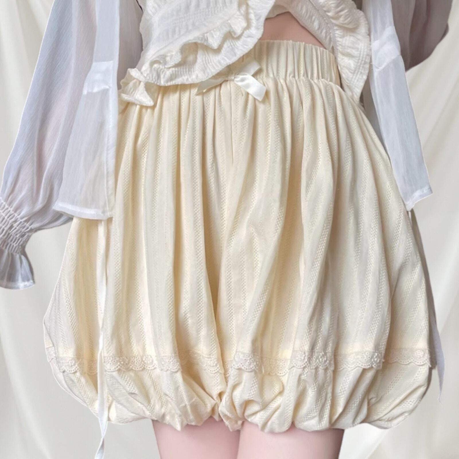 Balloon-style shorts in cream with a puffy design kawaii1