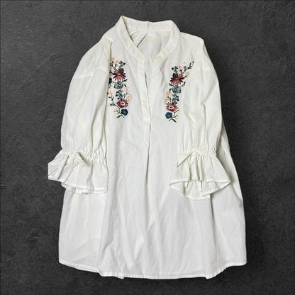 Loose-fit embroidered tunic with 3/4 sleeves from Holiday Holic fits S-M0