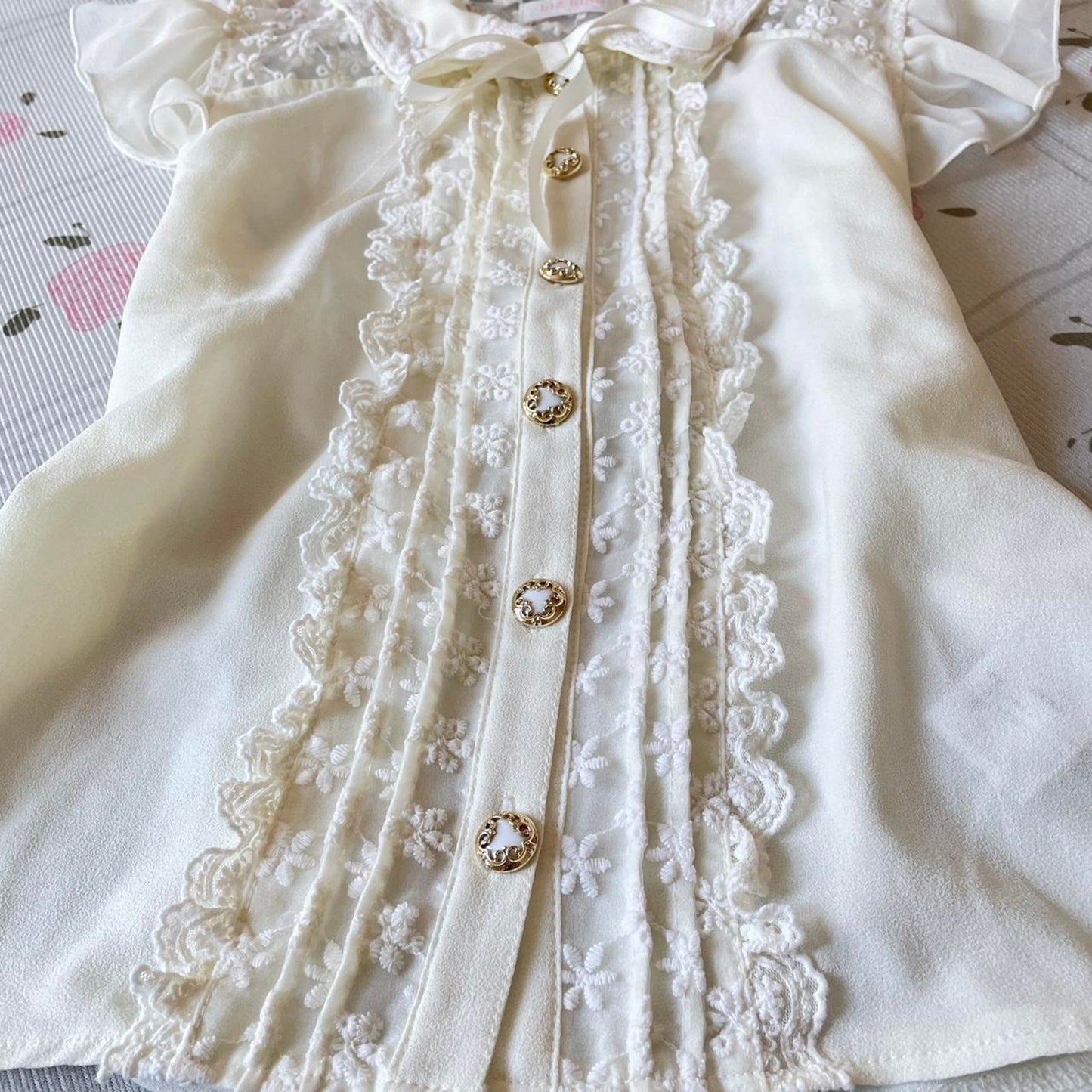 Liz Lisa lace blouse with ribbon bow – kawaii gyaru top3