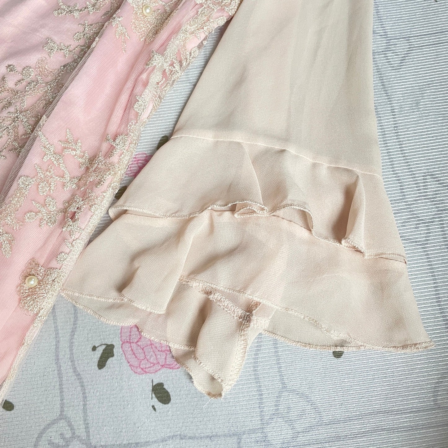 SNIDEL Embroidered Chiffon Dress – Soft Pink & Ivory Romantic Style4