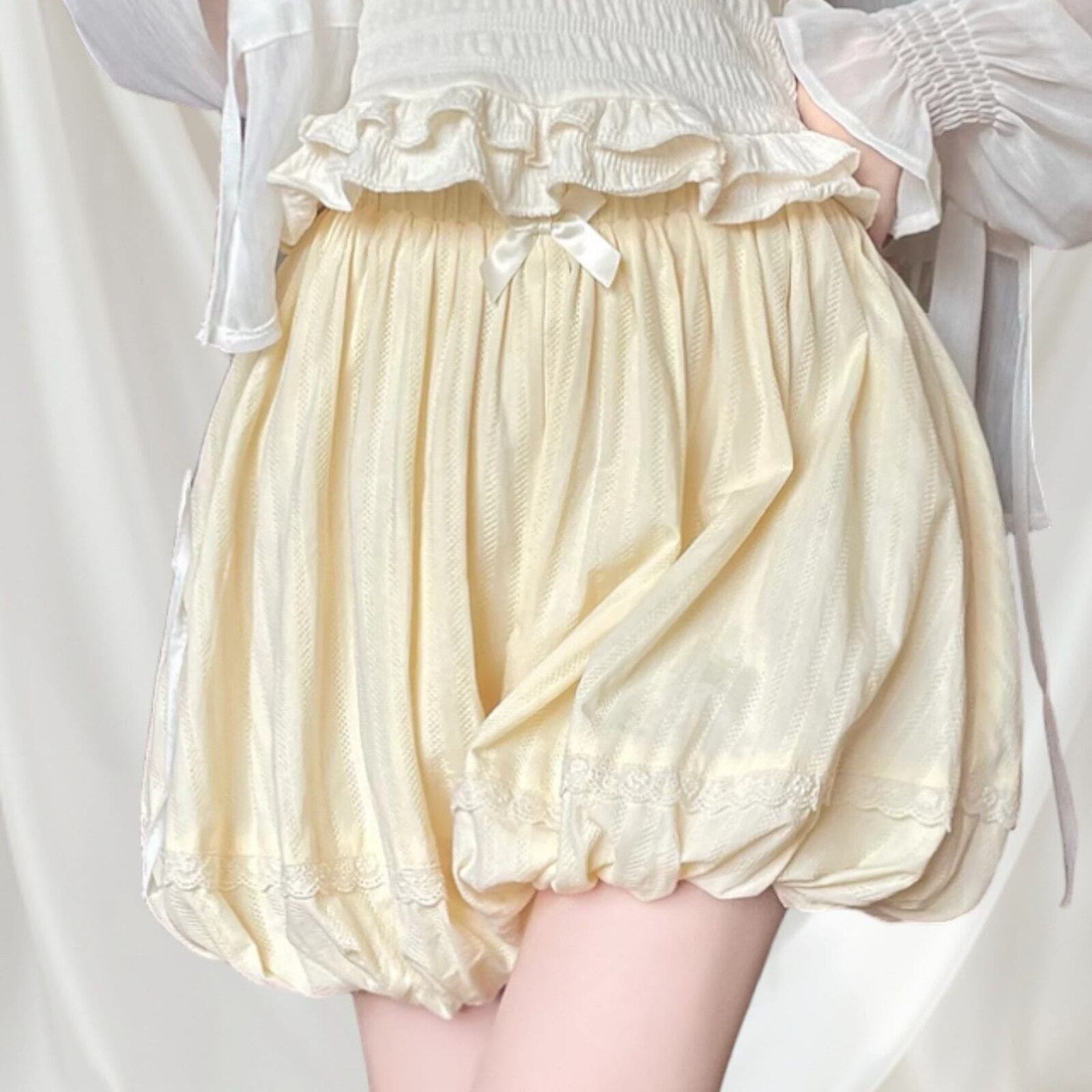 Balloon-style shorts in cream with a puffy design kawaii2