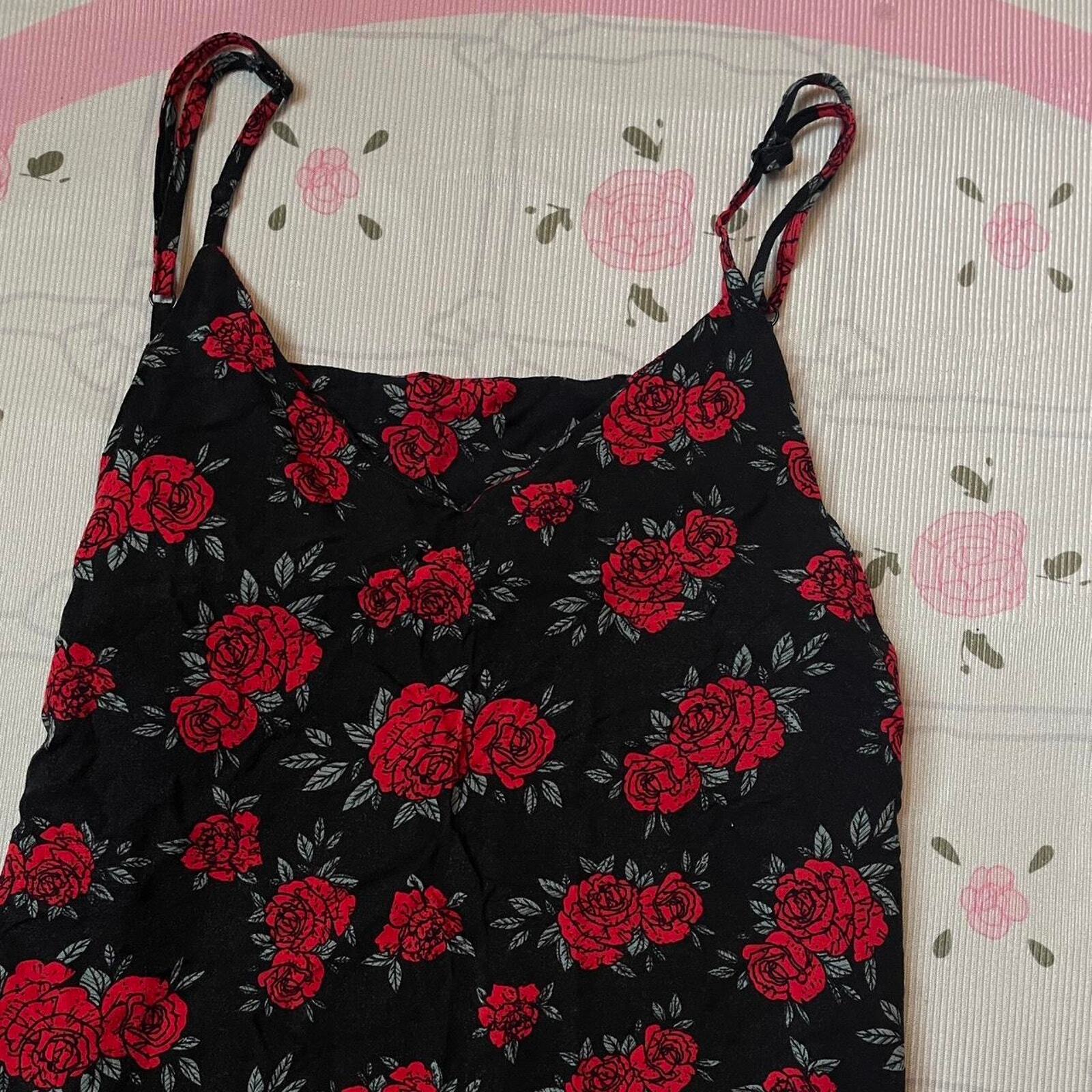 Floral v neckline spaghetti strap dress3