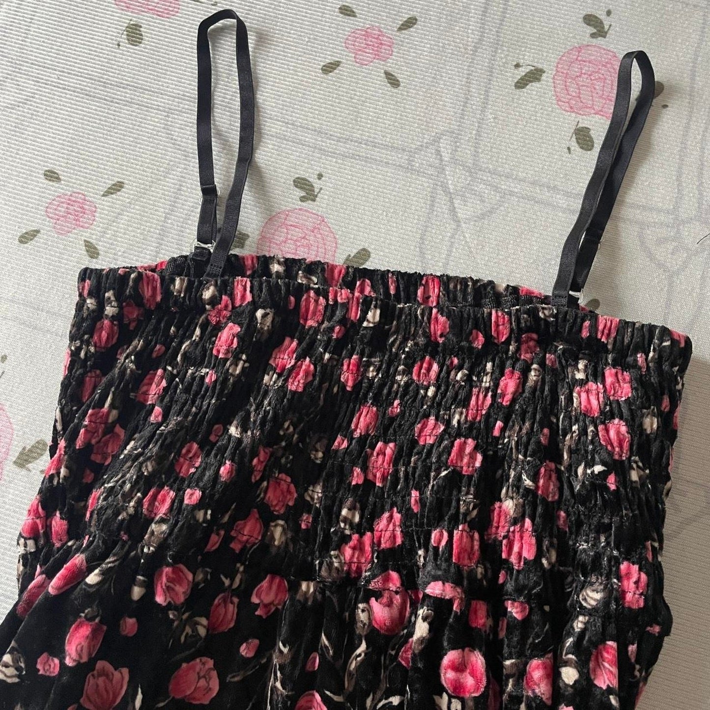 Vintage black rose print smocked cami dress with tiered skirt from japan4