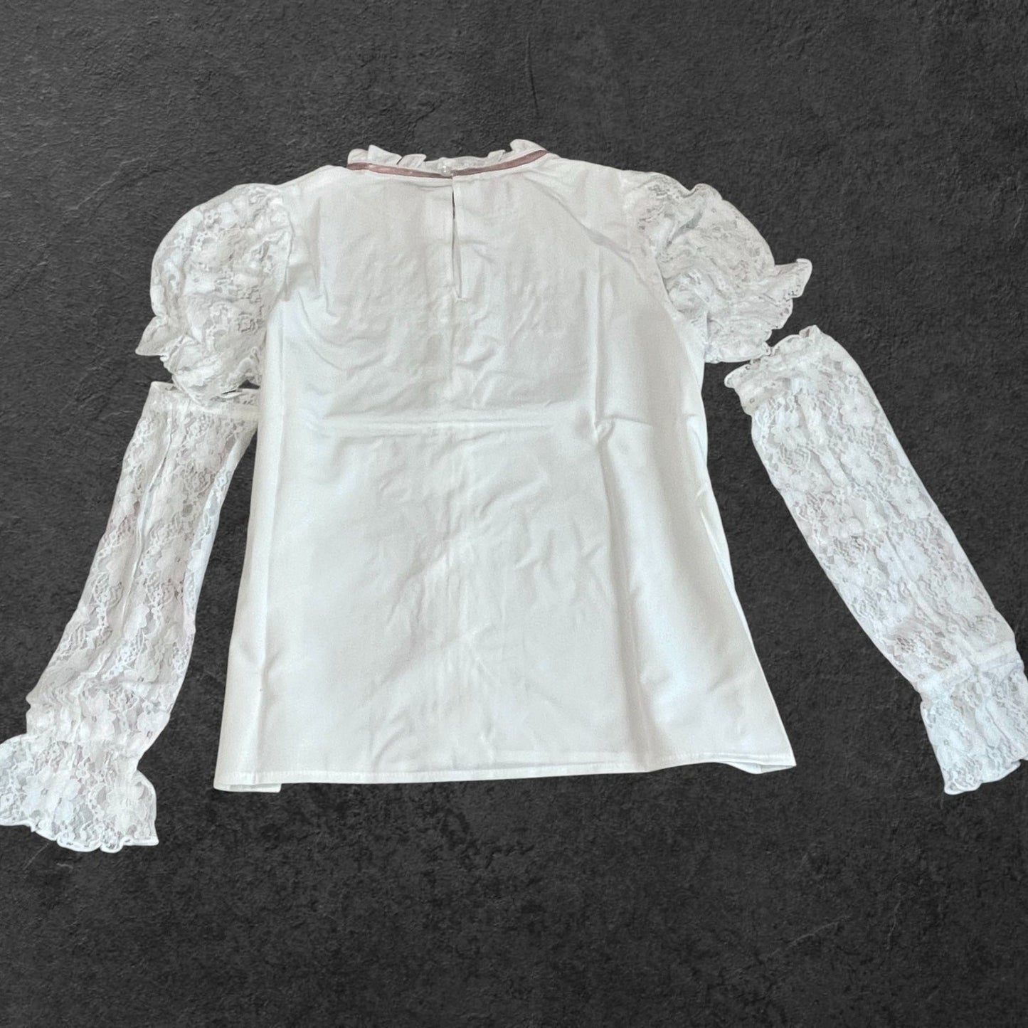 Majoretty White Blouse with Detachable Lace Sleeves Jirai Kei Ryousangata Top1