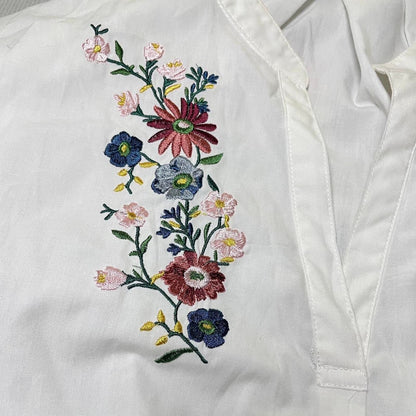 Loose-fit embroidered tunic with 3/4 sleeves from Holiday Holic fits S-M2