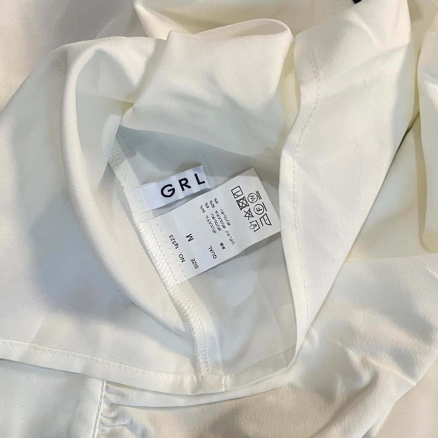 GRL Ribbon Blouse – White Ruffle Shirt with Black Bow, Kawaii J-fashion4