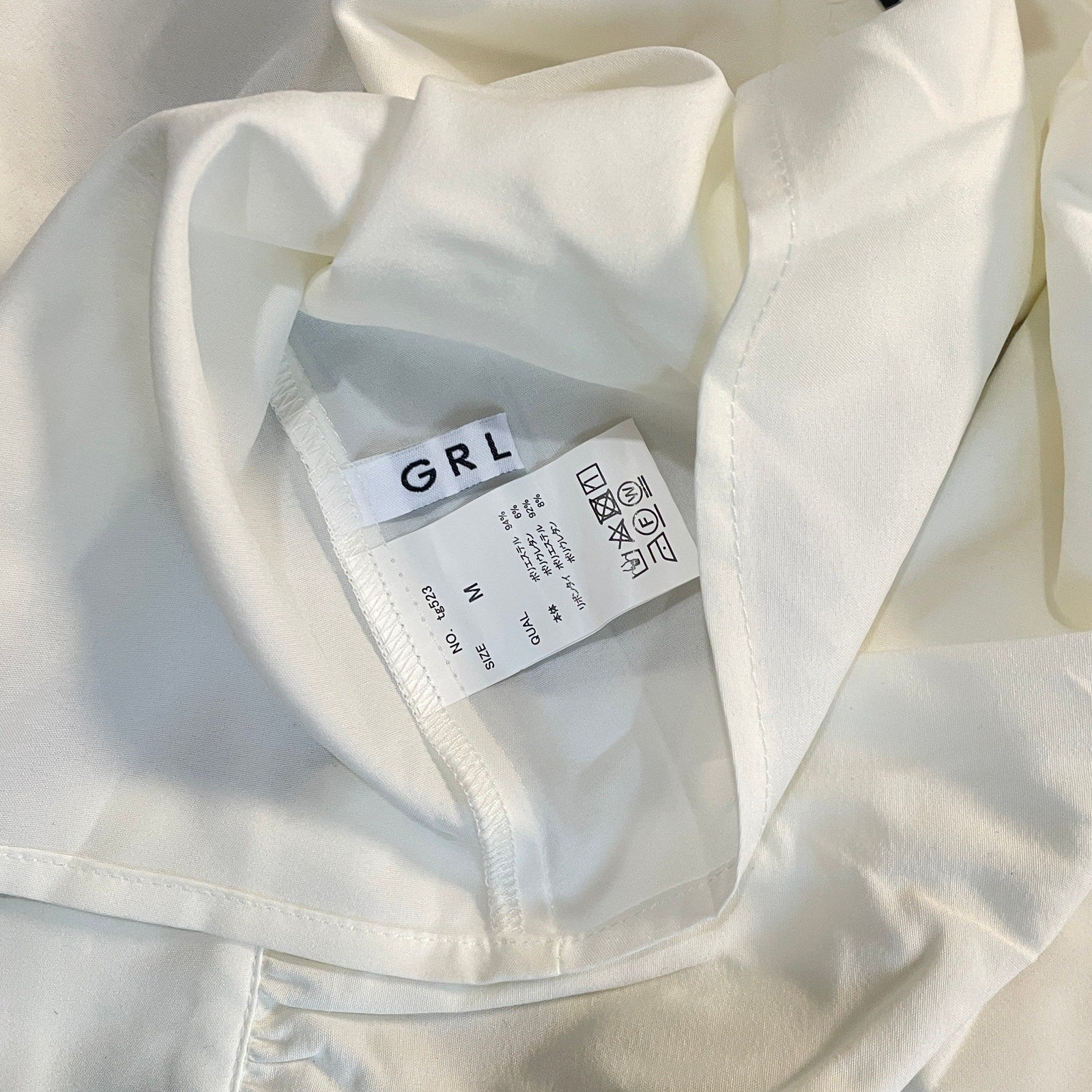 GRL Ribbon Blouse – White Ruffle Shirt with Black Bow, Kawaii J-fashion4