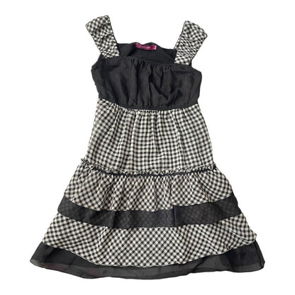 Plaid/ checkered black and white Japanese vintage dress with ruffle detailing4