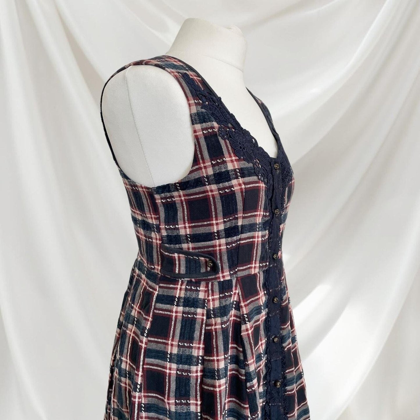 Axes Femme plaid dress with embroidery detail one-size3