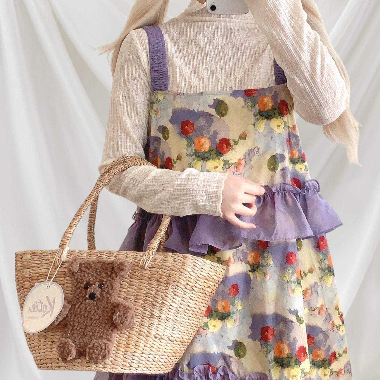 Vintage-inspired floral strap dress with ruffle accents Jfashion kawaii 3