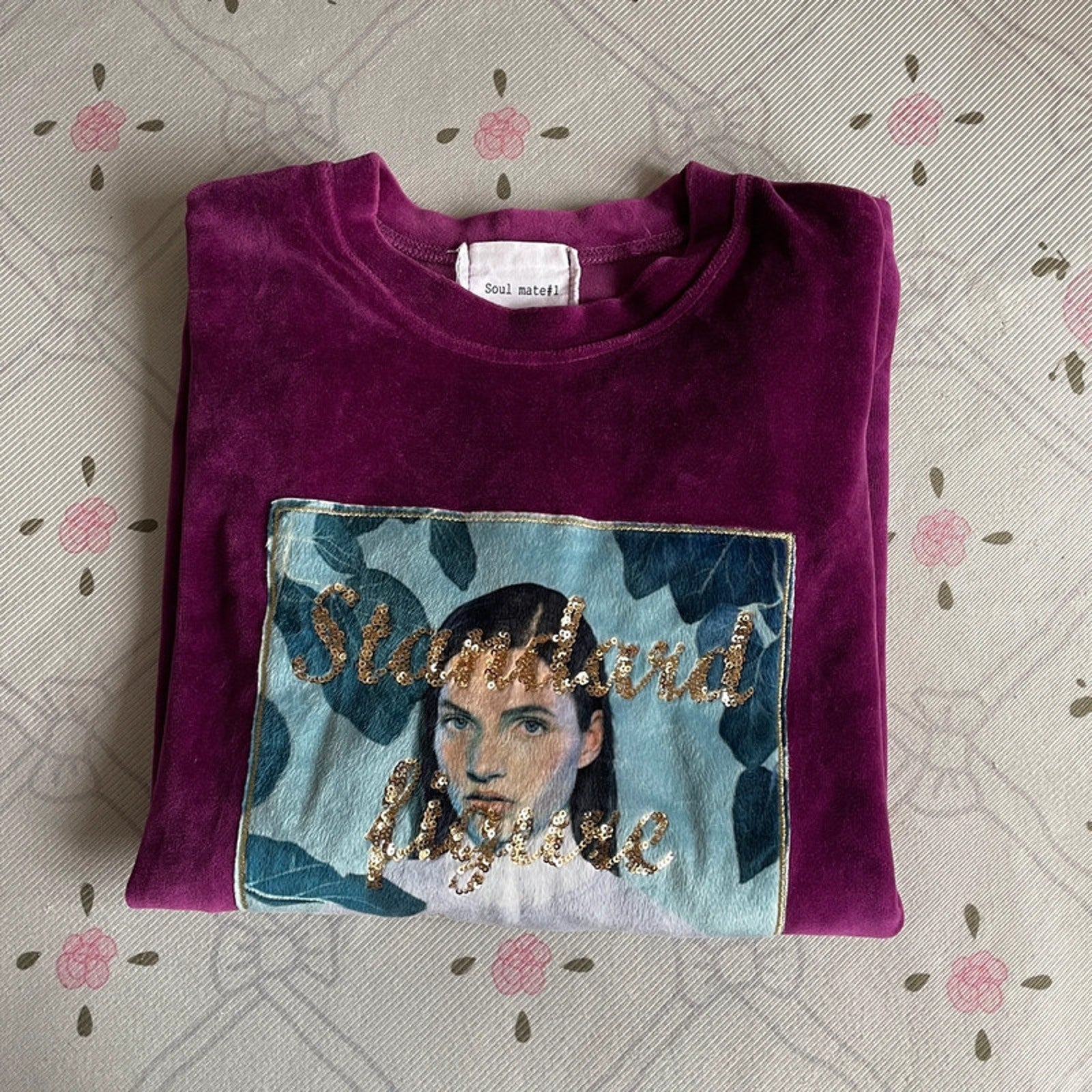 Korean Vintage Velvet Graphic Tee – Retro / Indie K-Fashion Style5