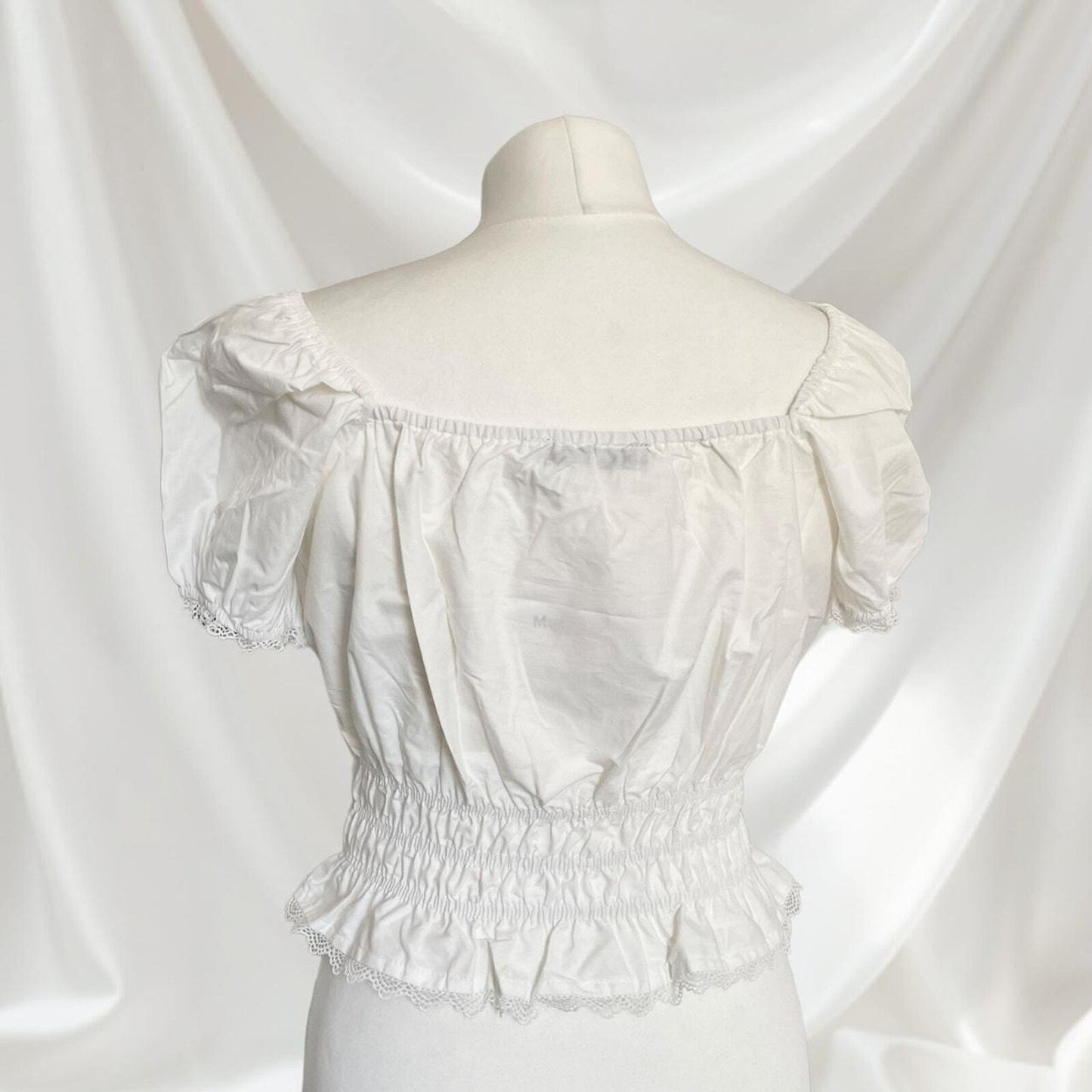 White blouse with puffy sleeves and lace detailing3